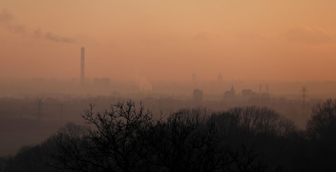 Smog w Górnośląskim Okręgu Przemysłowym w okolicach Katowic 
