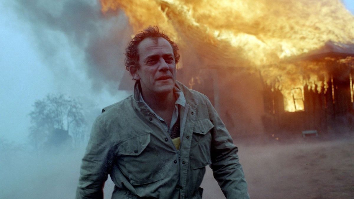 Kadr z filmu "Biały smok". Christopher Lloyd jako Jim Martin