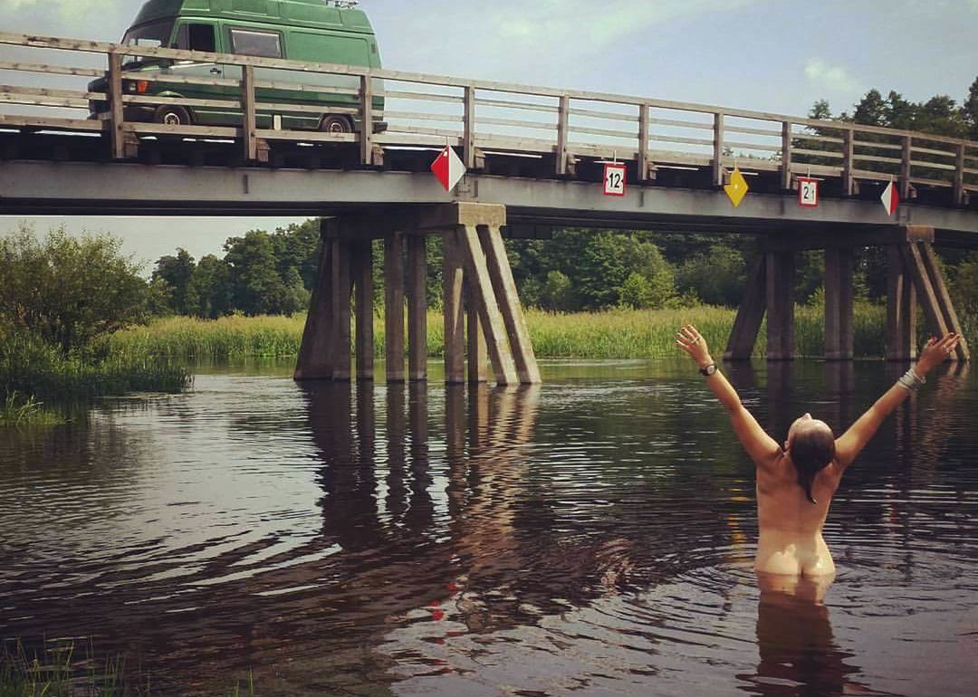 Ania z zielonego Smoka. "Powroty do domu zawsze wydawały mi się stratą czasu"