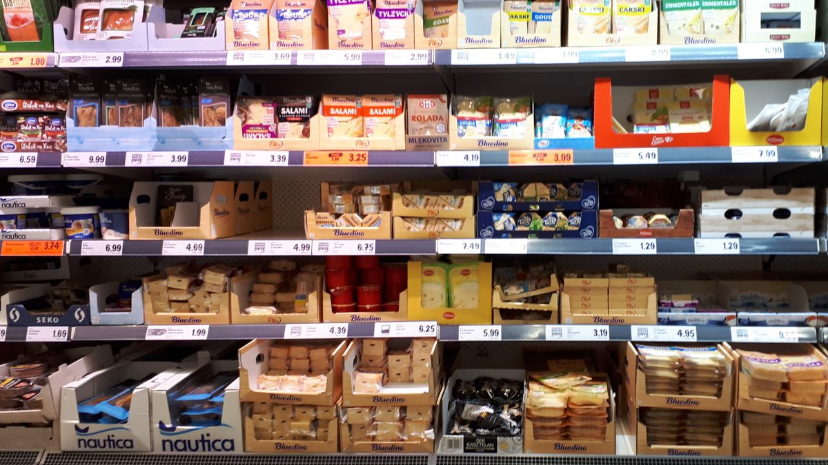 Marki własne to w dyskontach nawet połowa asortymentu. Widać to na sklepowych półkach