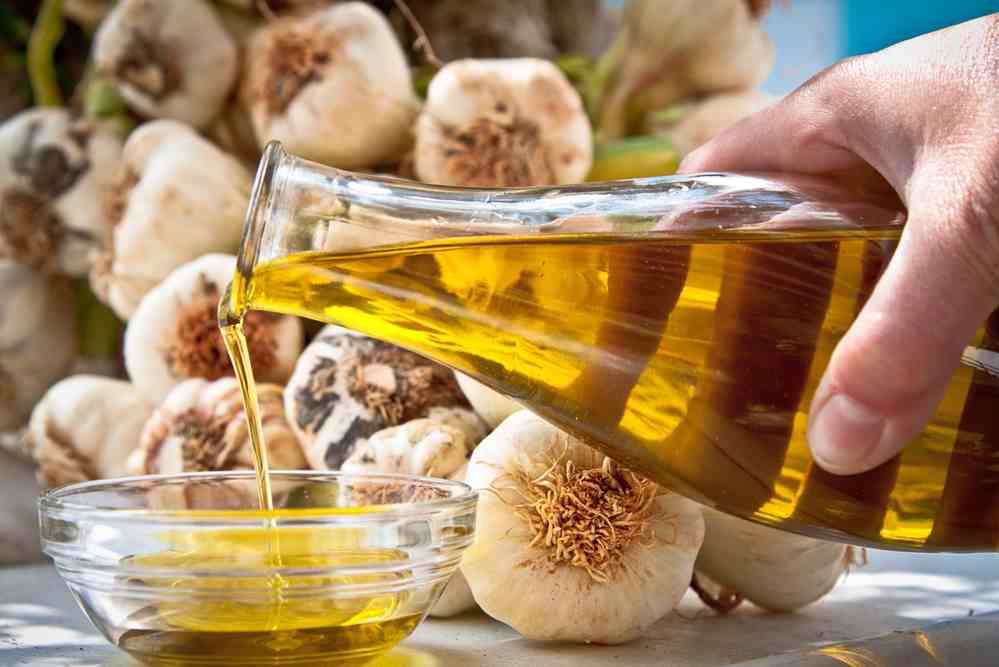 Bułka z masłem: Jak przygotować oliwę smakową?