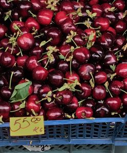 Ceny owoców powalają. Można już kupić czereśnie, prawie złotówka za sztukę