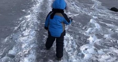 W Kazachstanie spadł czarny śnieg. Mieszkańcy przerażeni nowym zjawiskiem