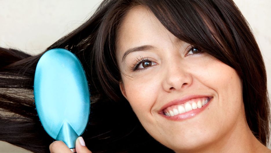Pielęgnacja plączących się włosów może być łatwiejsza, dzięki szczotce Tangle Teezer