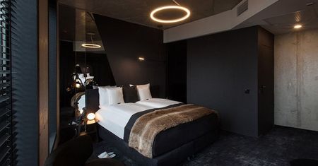 Loftowy styl, smart technologie i efekt czekolady. Klimatyczne wnętrza The Loft Hotel
