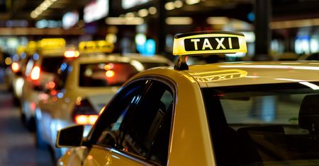 Transfer z lotniska do centrum. Ceny taksówek w światowych stolicach