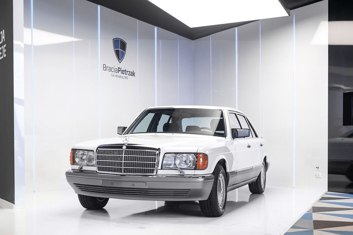 Klasyczny Mercedes W126 