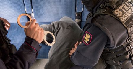 Niemiec pobił konduktorki w Intercity. Zaatakował też SOK-istów