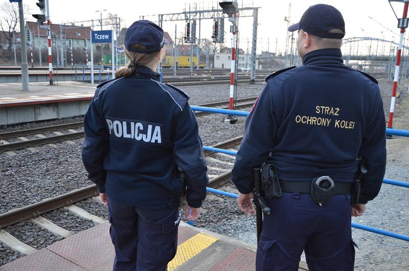 Policjantka i funkcjonariusz SOK uratowali życie młodego mężczyzny