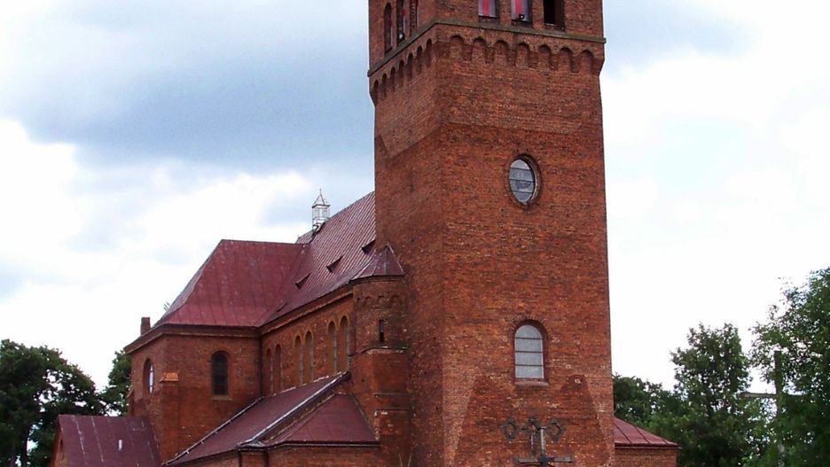 Kościół we Wsoli jeszcze bez różańca na fasadzie