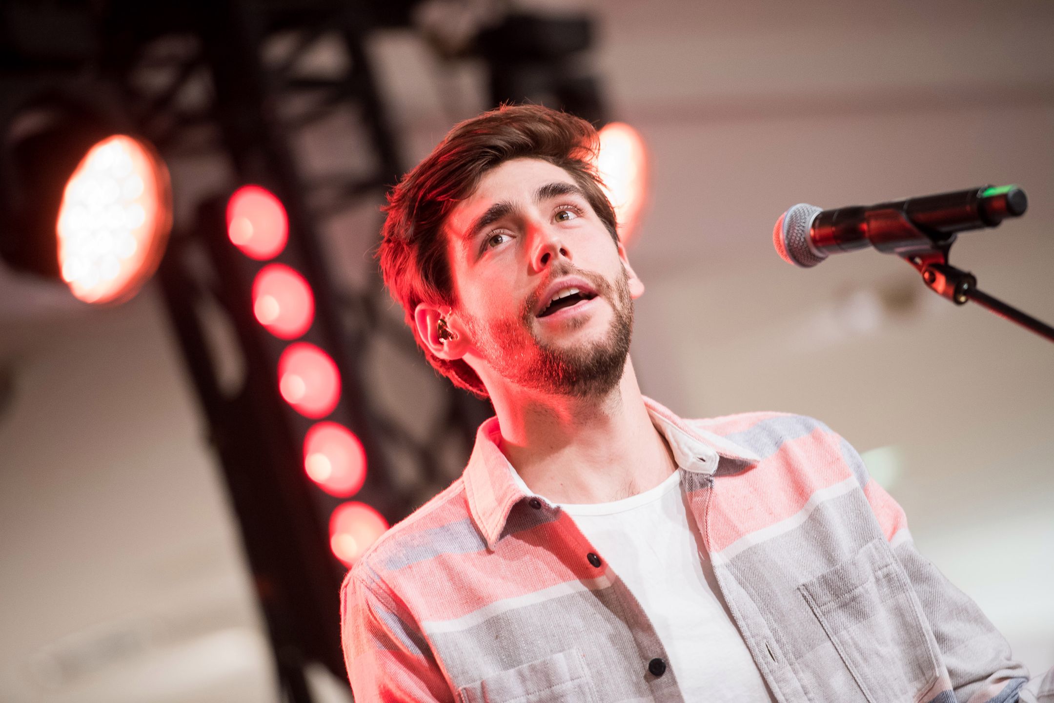 Nie wiedzieliście, jak wygląda Alvaro Soler? Już wiecie