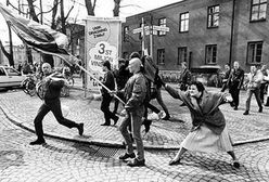 Polka uderzyła torebką po głowie neonazisty. To zdjęcie jest legendą