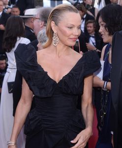 Elegancka Pamela Anderson w Cannes