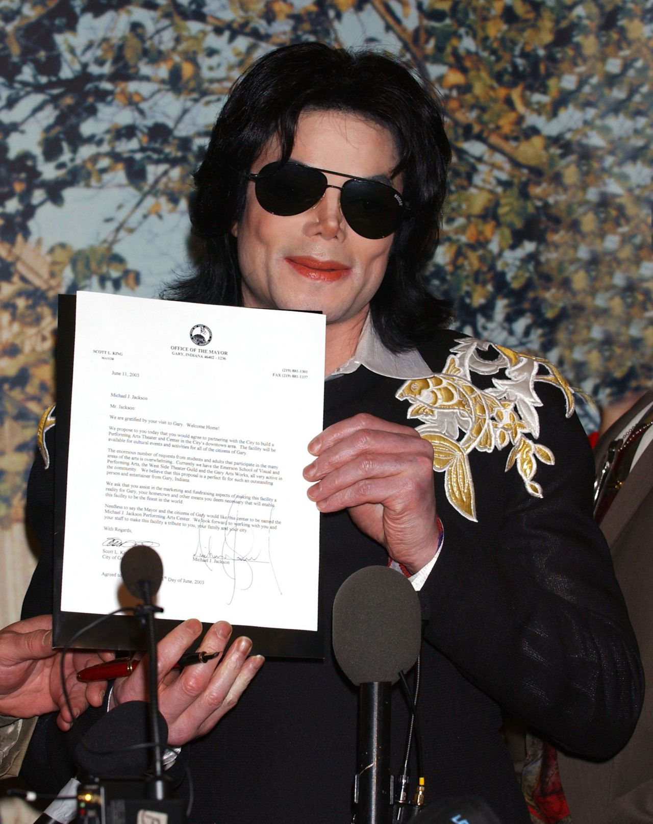 Michael Jackson z kontraktem