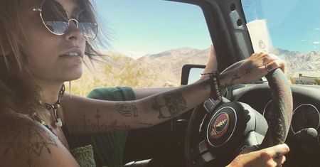 Paris Jackson pokazała zdjęcie owłosionych nóg. Przeszła niezwykłą metamorfozę