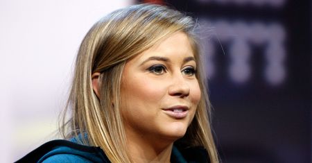 Gimnastyczka Shawn Johnson bawi się z córką. Internauci uważają, że to niebezpieczne