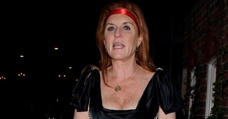 Sarah Ferguson na ślubie księżniczki Beatrycze. Skandal wisi w powietrzu