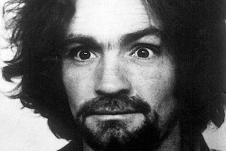 Charles Manson: Na drzwiach widniał napis "Pig”, napisany jej krwią