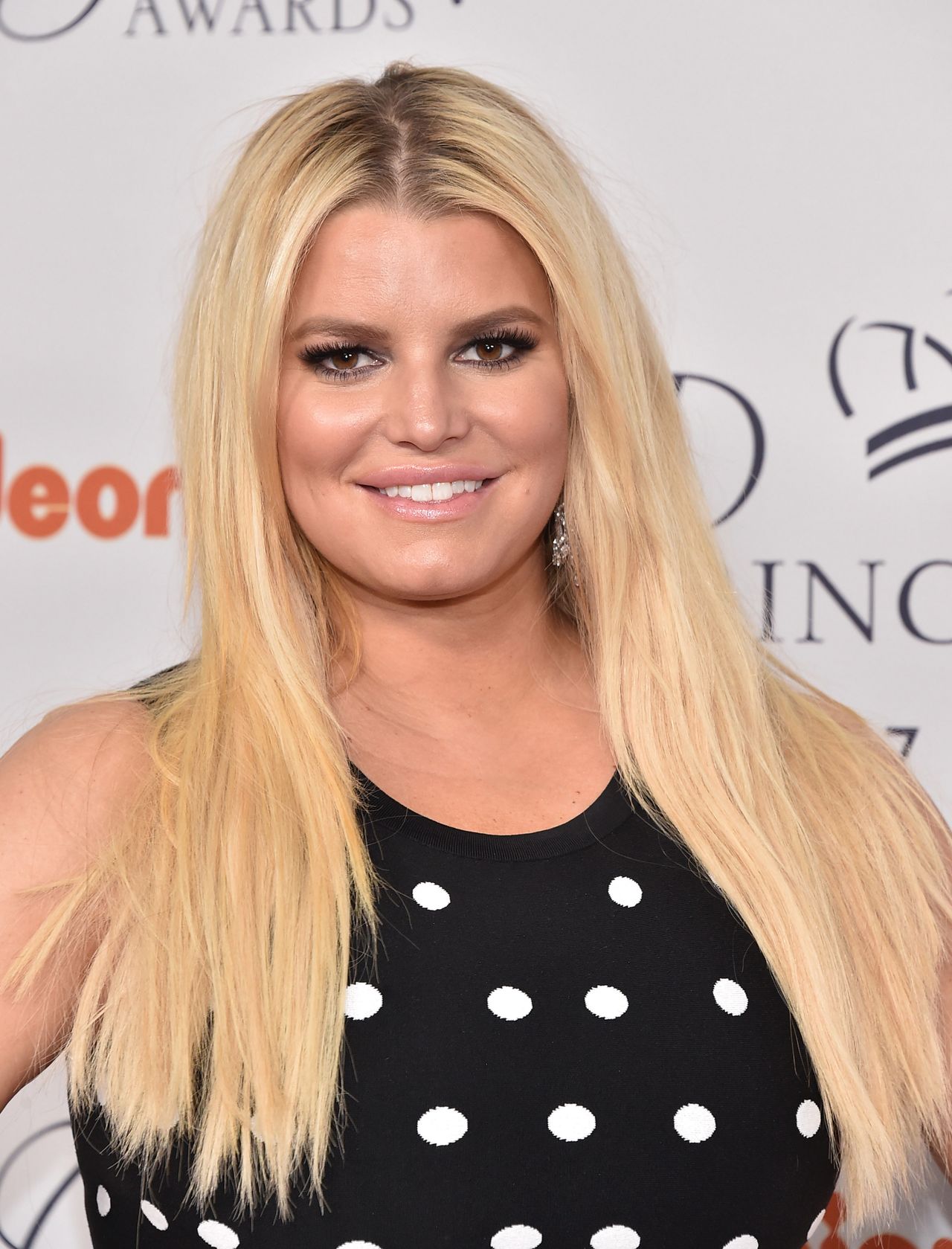 Ciężarna Jessica Simpson znalazła sposób na puchnące stopy