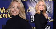 Seksowna Pamela Anderson w małej czarnej na Warsaw Comic Con! Ależ ona ma figurę!