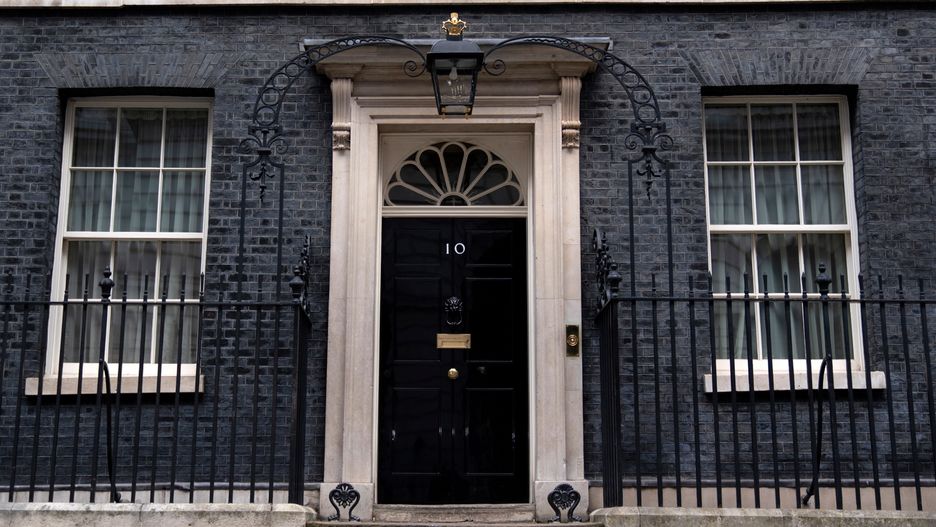 Koronawirus. Wielka Brytania wciąż bez premiera. Boris Johnson rozpoczyna leczenie.