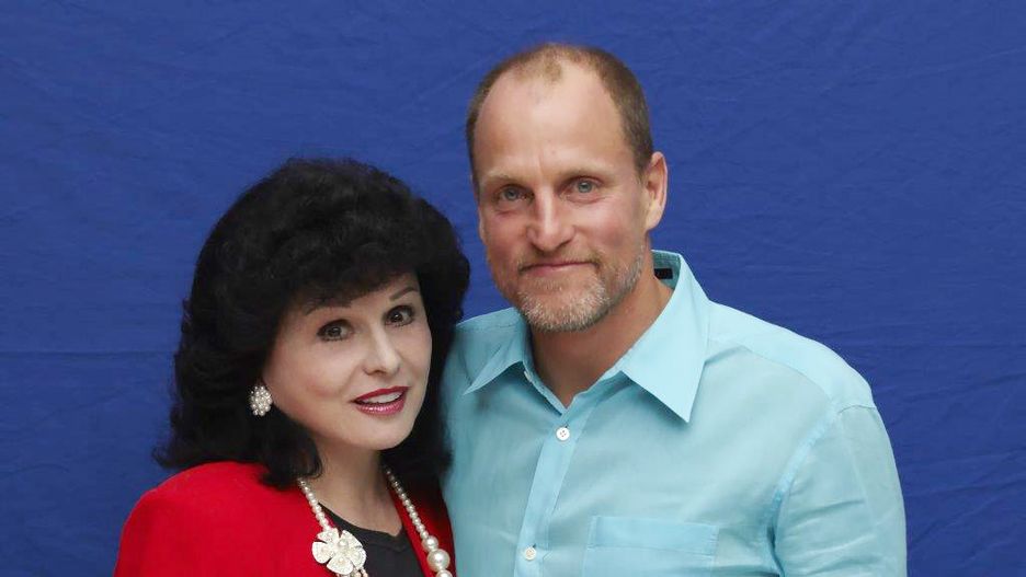 Yola Czaderska-Hayek i Woody Harrelson