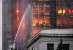 Pożar w 32-piętrowym biurowcu - budynek może runąć