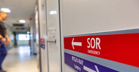 Koszalin. Lekarz z SOR miał pobić ratownika medycznego. Usłyszał zarzut