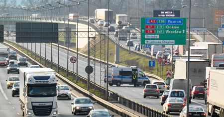 Warszawa. Karambol na S8 i ogromne korki na trasie