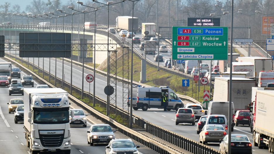Warszawa. Wypadek na trasie S8, kierowcy w stolicy musieli liczyć się z utrudnieniami