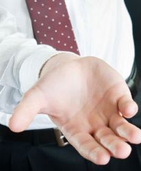 Zapłać pracownikom, bo nie wyjedziesz za granicę!