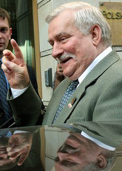 Wałęsa zajmie się Danuśką