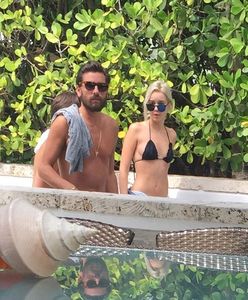 Scott Disick z nową dziewczyną na plaży. To dla niej zostawił Kardashiankę?