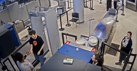 Pasażer zdębiał na lotnisku. Agentka ochrony zwolniona