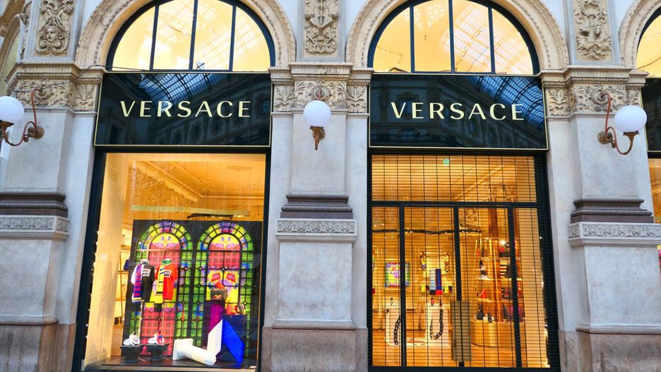 Elegancka odzież Versace uchodzi za luksusową