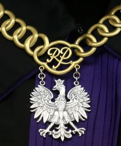 Asystentka sędziego zwolniona dyscyplinarnie z pracy. Była kompletnie pijana