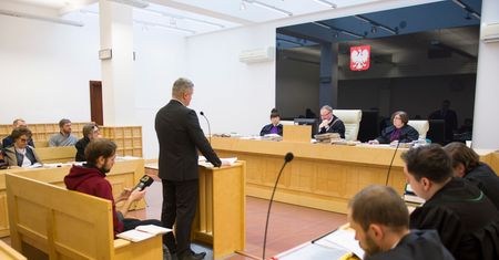 Manipulował i straszył klientów. Szokujące zeznania sprzedawcy kredytów