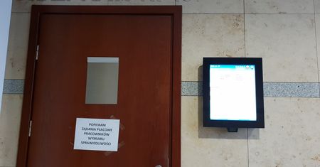 Często nie dostają nawet 2 tys. zł do ręki. A ich praca jest ogromnie odpowiedzialna