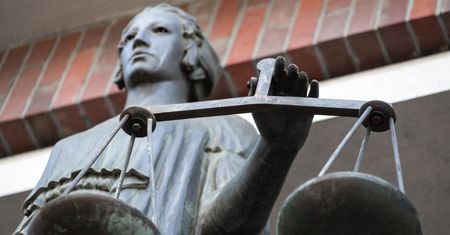 Dziekan Paryskiej Rady Adwokackiej: To atak na wymiar sprawiedliwości