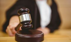 Udusiła dziecko i wyrzuciła na plaży. Ruszył proces