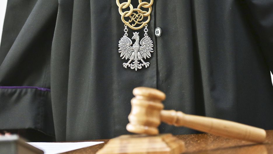 Olsztyn. Pobity przez policjantów dostanie wyższe odszkodowanie