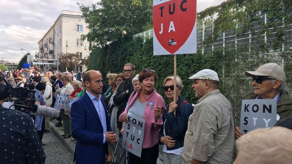 Ocena sytuacji zależy od sympatii politycznych
