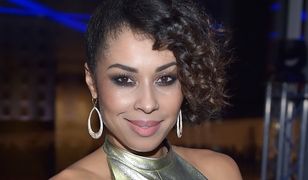 Omenaa Mensah w czerni i złocie. Co za szyk!