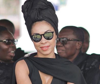 Tak Omenaa Mensah ubrała się na pogrzeb