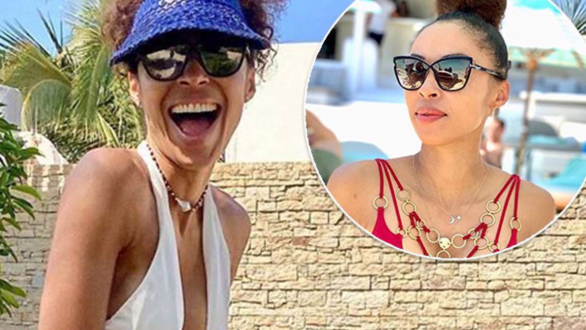 Omenaa Mensah w kostiumie kąpielowym