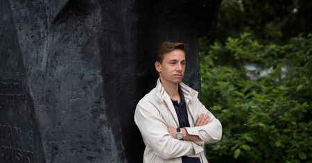 Jednym wpisem o Hindusie na rowerze wywołał burzę. Krzysztof Bosak idzie w zaparte