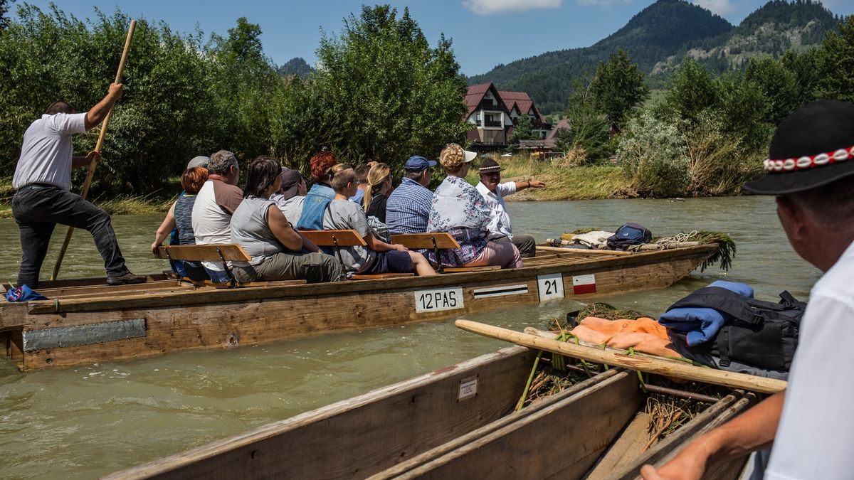Niski poziom wody na Dunajcu.