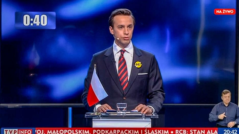 Krzysztof Bosak z Konfederacji podczas debaty europarlamentarnej w TVP Info
