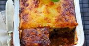 Moussaka. Tradycyjny grecki specjał z mięsem i warzywami