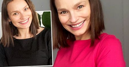 Anna Starmach czule obejmuje wielki już brzuszek. Poród się zbliża wielkimi krokami, ale my podziwiamy bujną roślinność w jej salonie